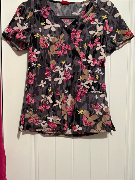 Dickies Tops - Dickies Floral Print V-Neck Scrub Top XS